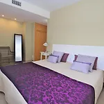 Hotel 100